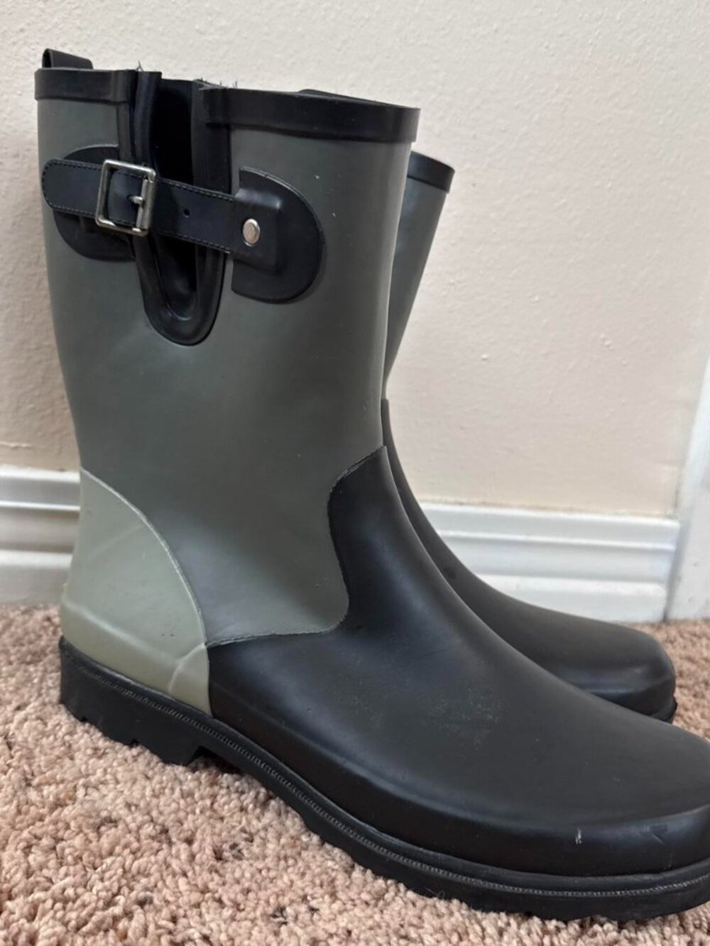 Western Chief black and grey rain boots with buckle #rainyday #wellies